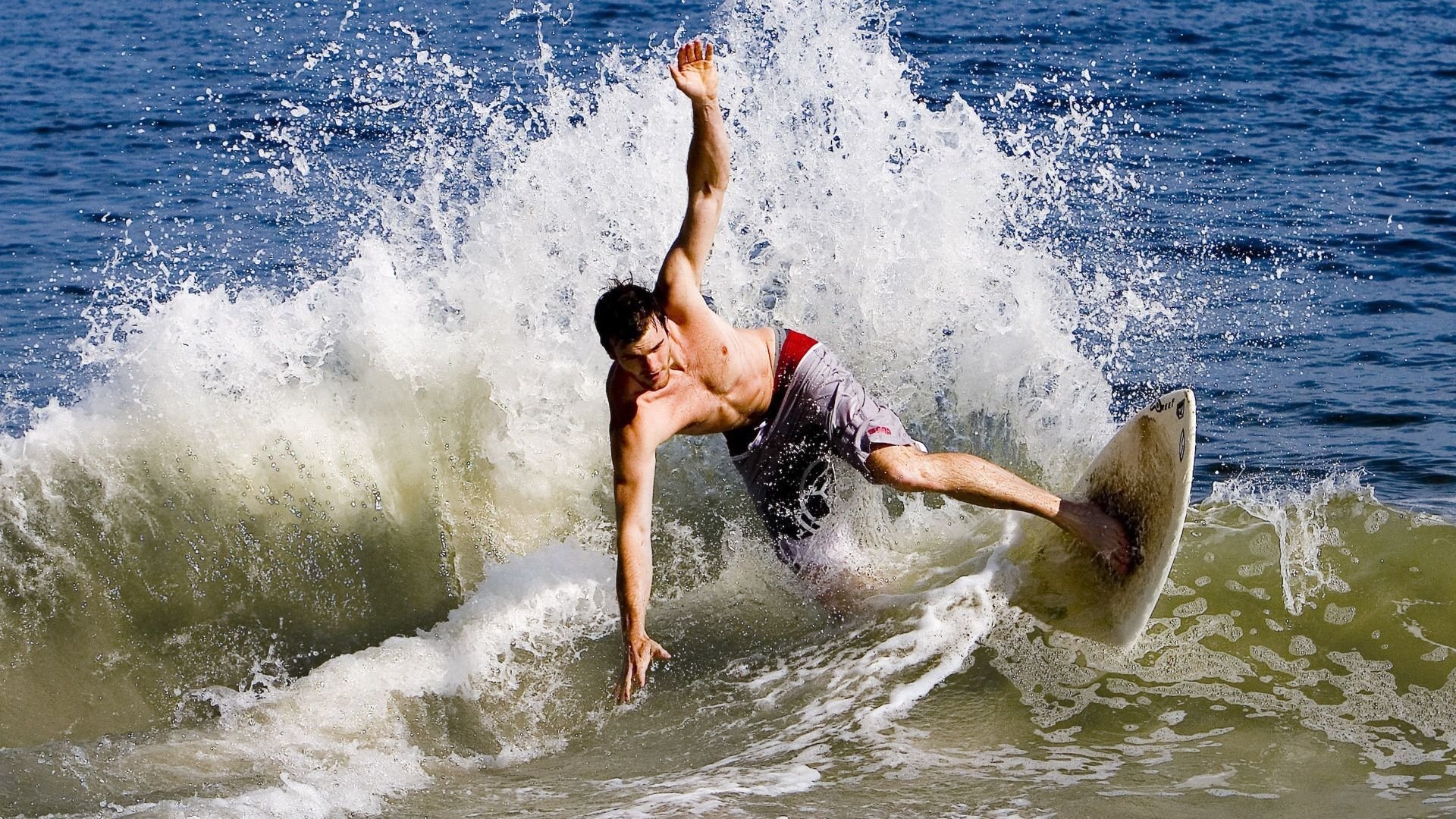 《PUBGMobile“星际荣耀”线上盛典,团队操作燃爆全场!》