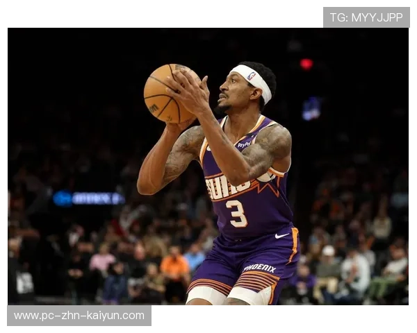 比尔外接手爆发，进攻体系运转顺畅，比尔的防守